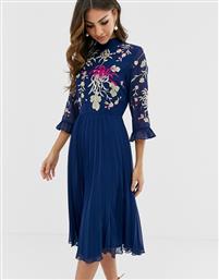 ASOS DESIGN embroidered pleated midi dress with fluted sleeve in navy από το Asos