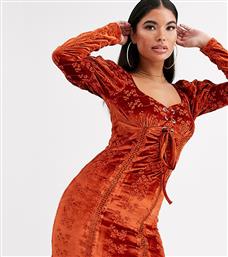 ASOS DESIGN Petite velvet broderie mini dress with lace up front in rust-Red από το Asos