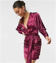 Chi Chi London Petite long sleeve ruched satin wrap mini dress in berry-Pink από το Asos